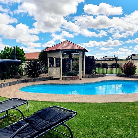 Werribee Park Motor Inn Bagian luar foto